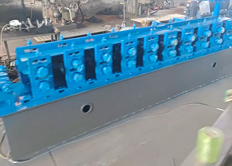 电缆桥架自动冲孔设备